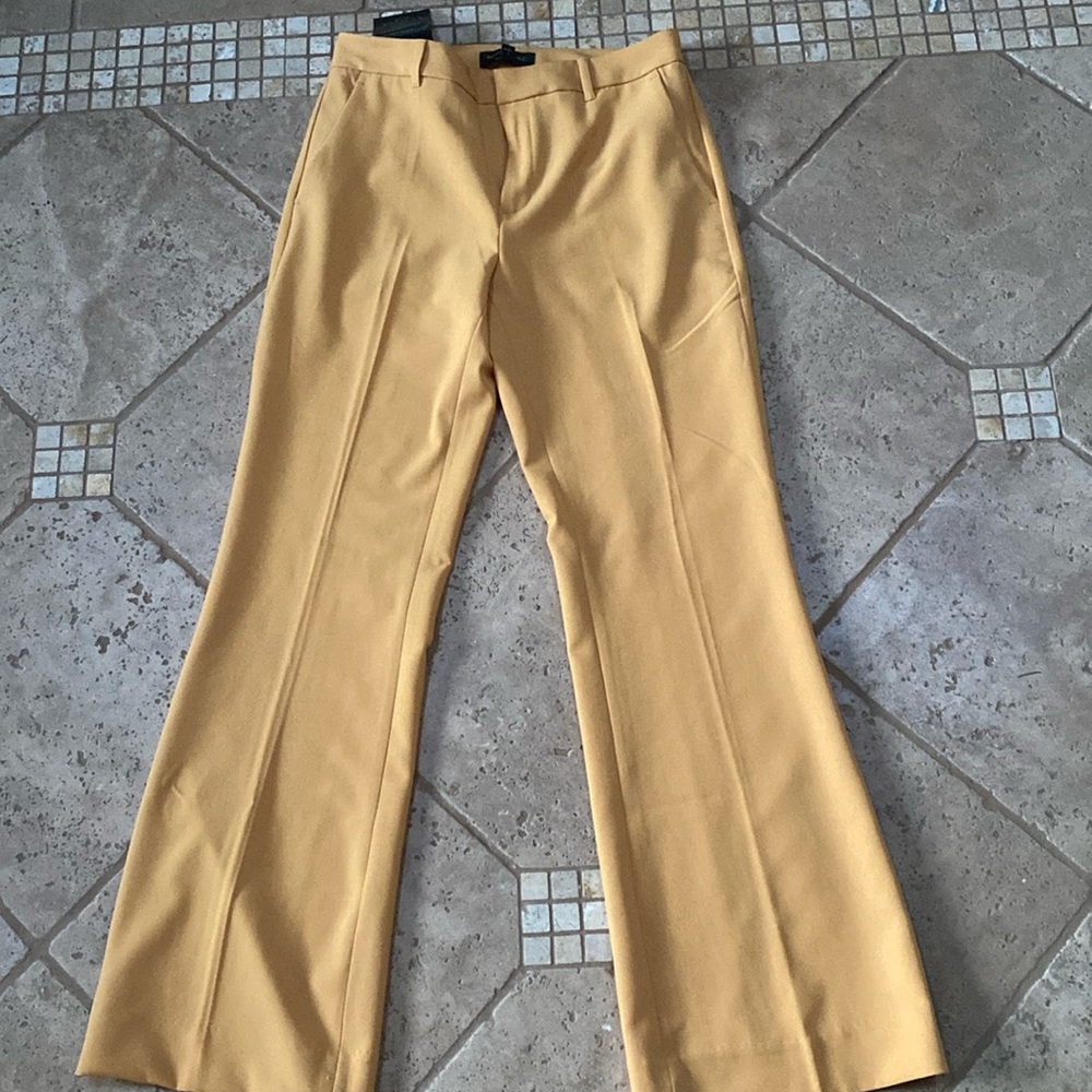 Banana republic mustard colour 4 petite pants slightly flared bottom
